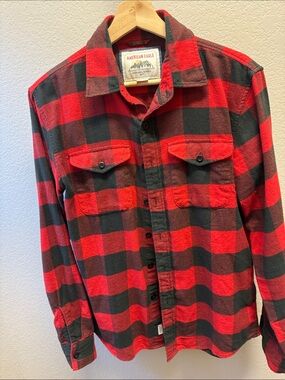 American Eagle Outfitters Red and Black Buffalo Plaid Button-Down Shirt